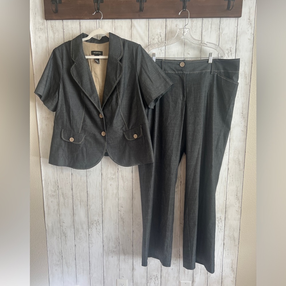 Lane Bryant - Women’s Size 22 - Gray Short Sleeve Blazer & Pants Suit